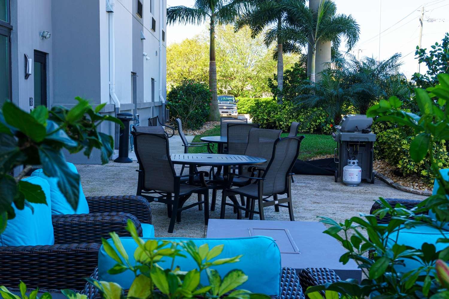 Magnolia Pointe; BW Signature Collection Fruitville Bagian luar foto
