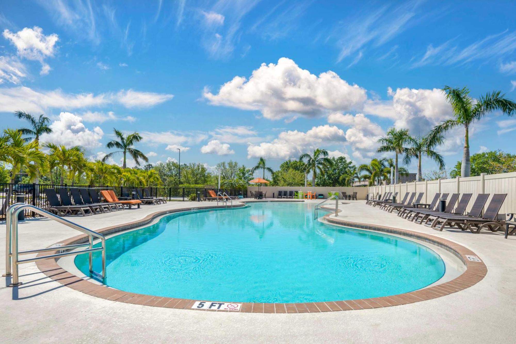 Magnolia Pointe; BW Signature Collection Fruitville Bagian luar foto